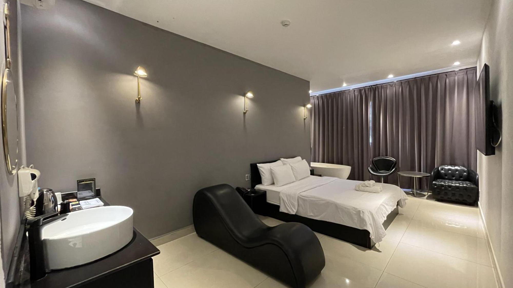 A In Hotel Riverside Ho Chi Minh City Exterior photo