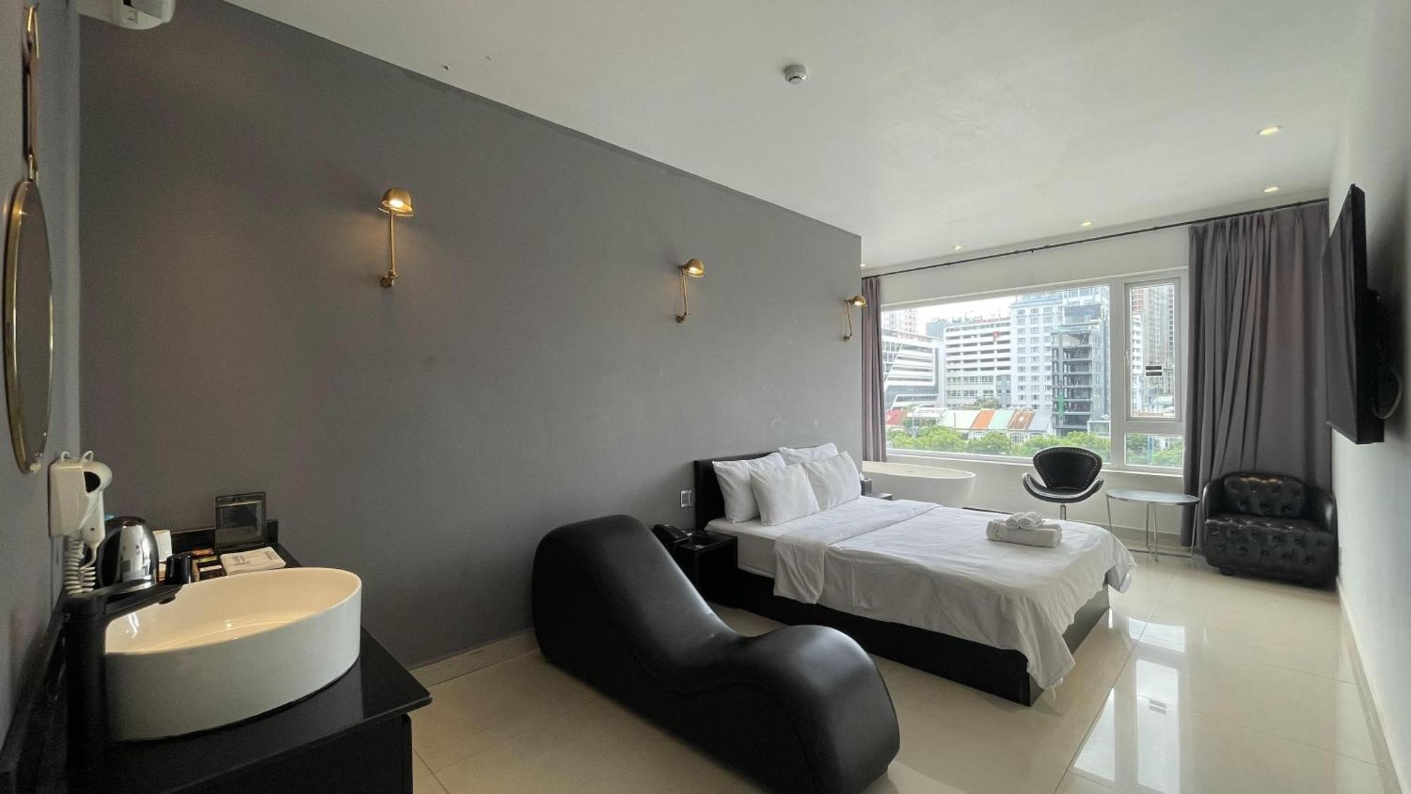 A In Hotel Riverside Ho Chi Minh City Exterior photo