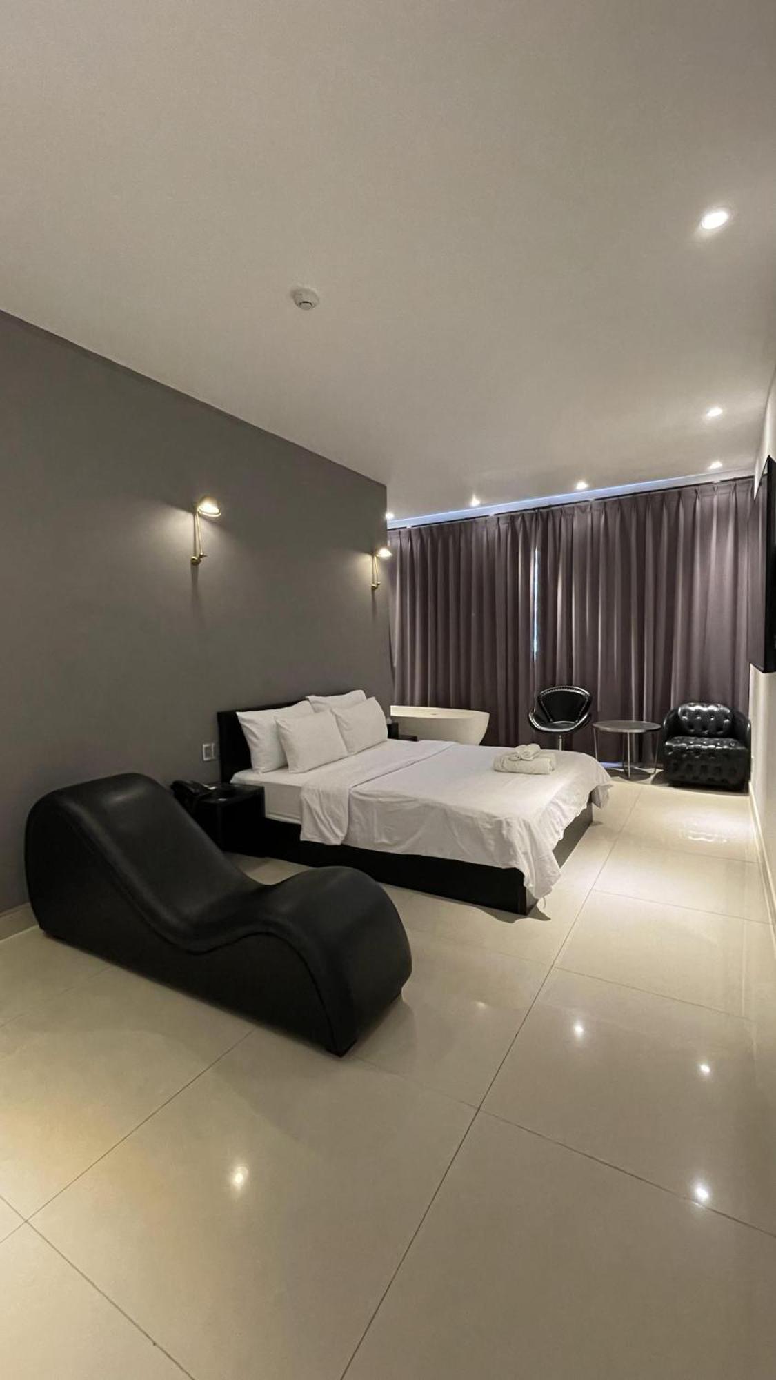 A In Hotel Riverside Ho Chi Minh City Exterior photo