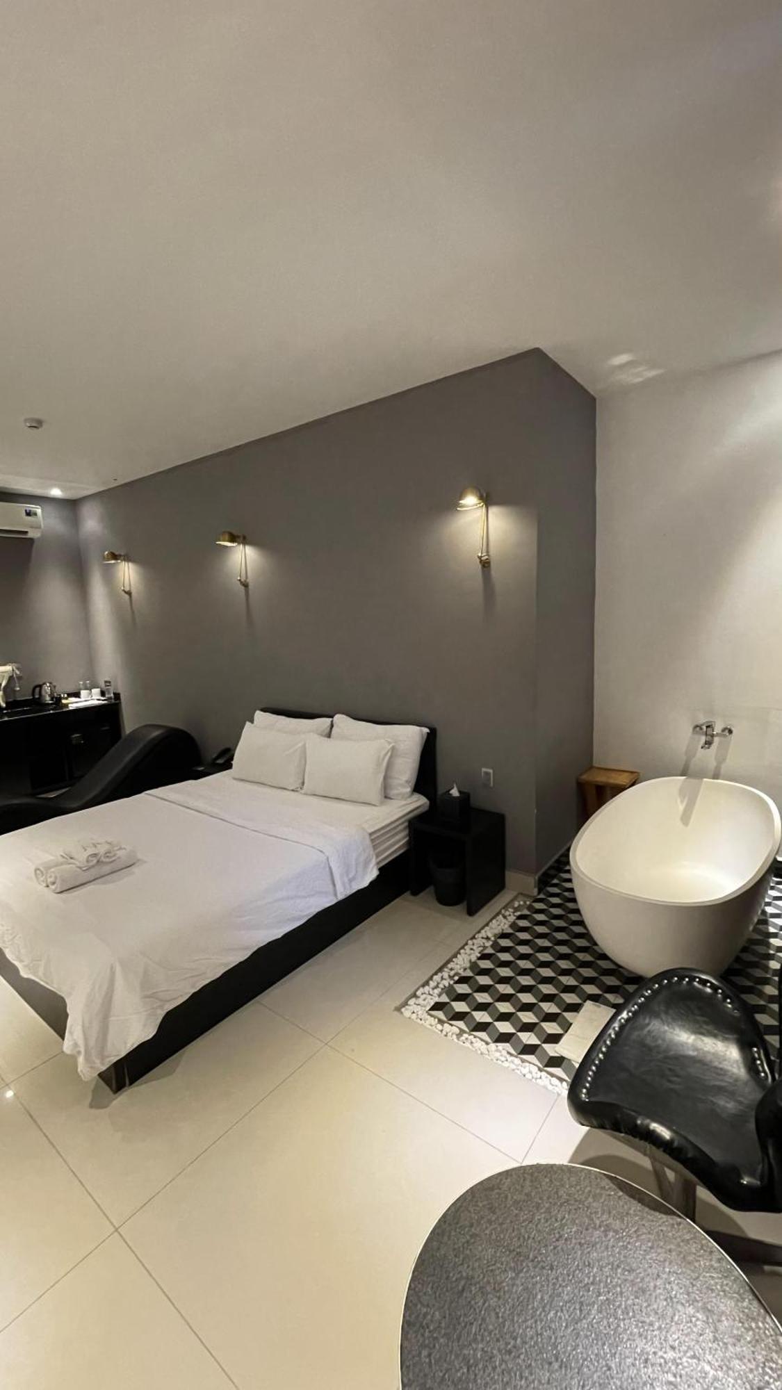 A In Hotel Riverside Ho Chi Minh City Exterior photo